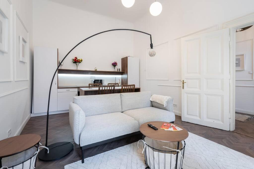 Stylish Apartment In The City Center Budapest Kültér fotó