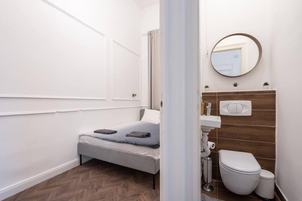 Stylish Apartment In The City Center Budapest Kültér fotó