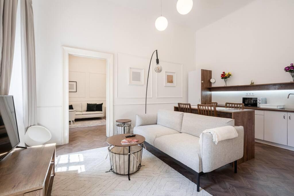 Stylish Apartment In The City Center Budapest Kültér fotó